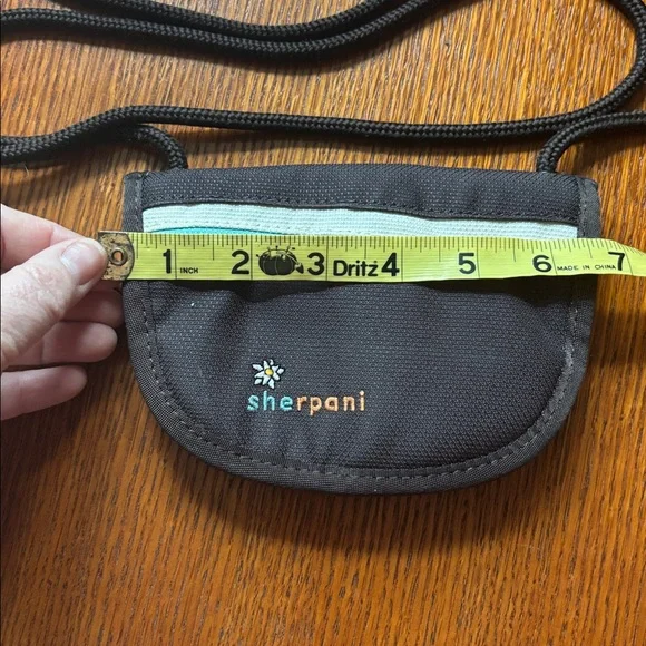 SHERPANI ZOE crossbody wallet. Mini essentials purse. Zipper closed. - Picture 2 of 8